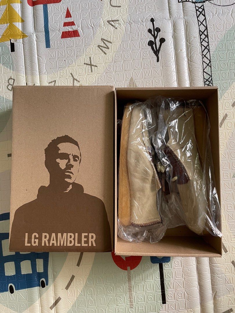 Liam gallagher clarks originals store