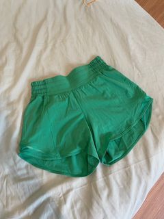 Lululemon-Hotty Hot 高腰帶襯短褲 4"