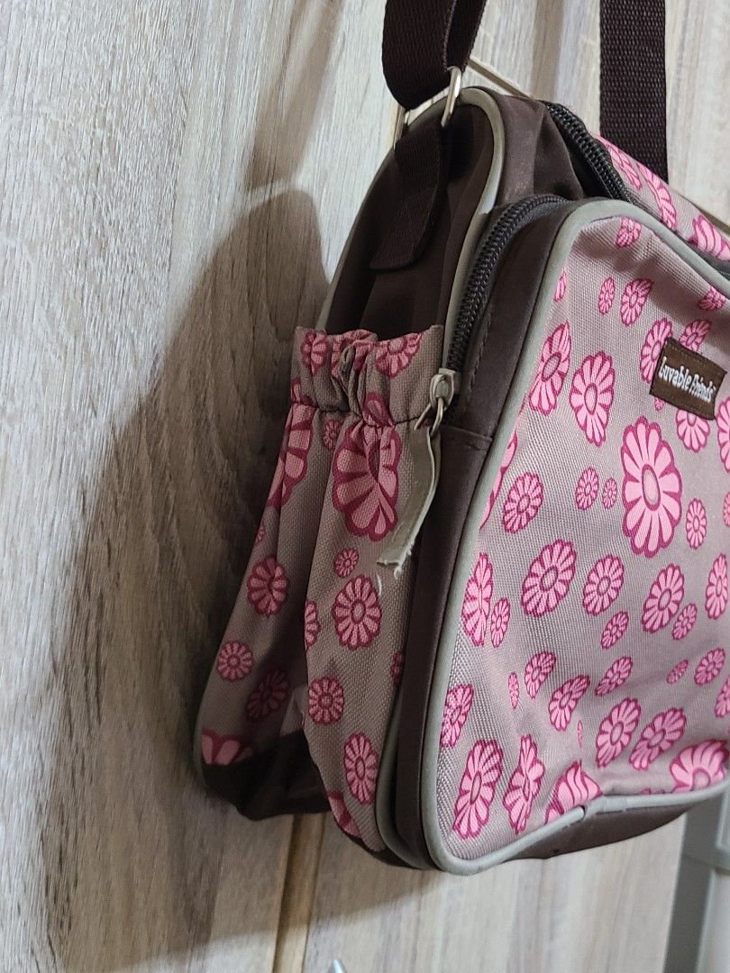Luvable friends Sling diaper bag (Category: Diaper Bags & Wetbags) located in Manila. Submitted by annemae0710 (Listing ID 1259633950, Image 2). Description: .
