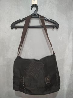 LV Damier Geant Loup messenger bag (black)
