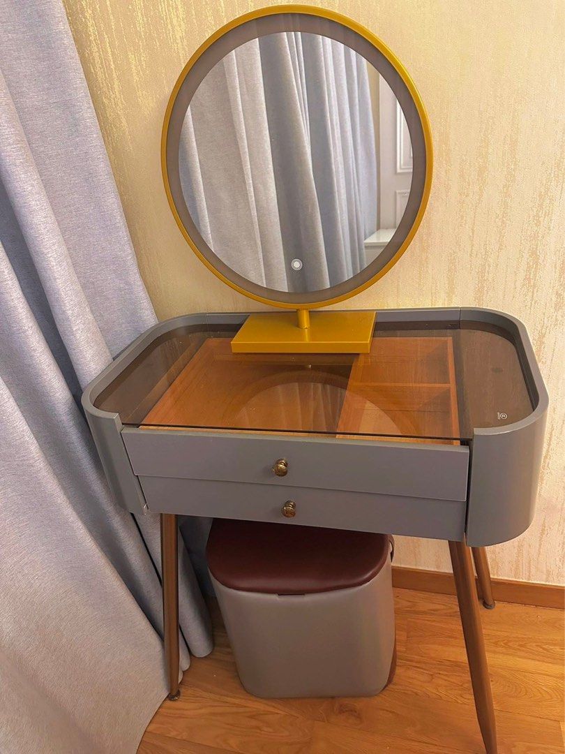 Make Up table (Category: Tables & Sets) located in Singapore. Submitted by quickbuynsell (Listing ID 1259703067, Image 1). Description: Please note that mirror is not included Self collect.