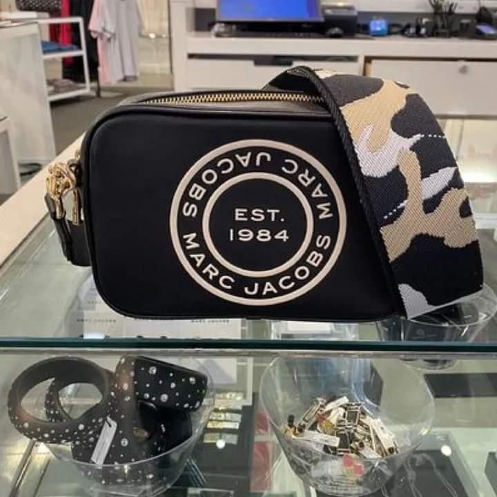 Marc Jacobs Camera Bag, Luxury, Bags & Wallets on Carousell