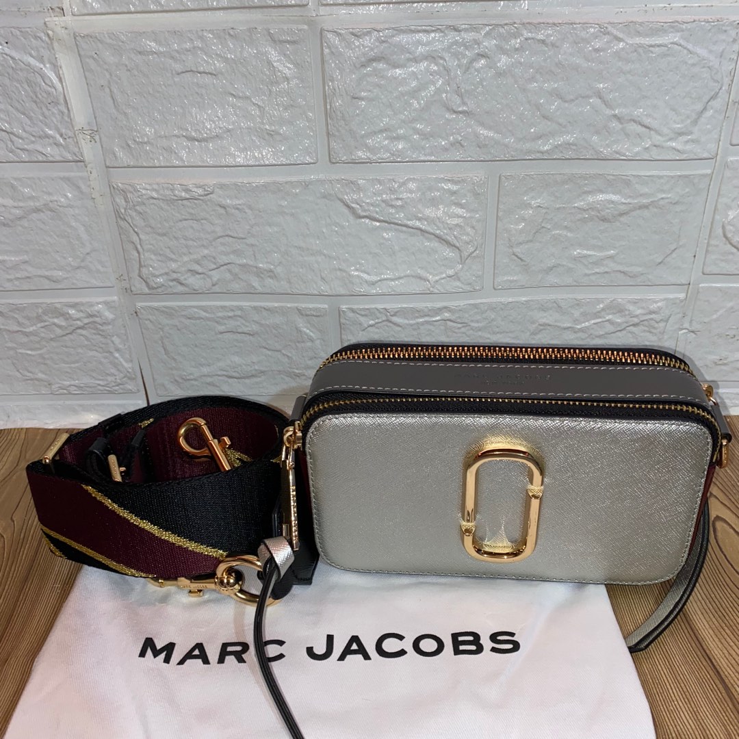 Marc Jacobs Snapshot in Khaki, Luxury, Bags & Wallets on Carousell