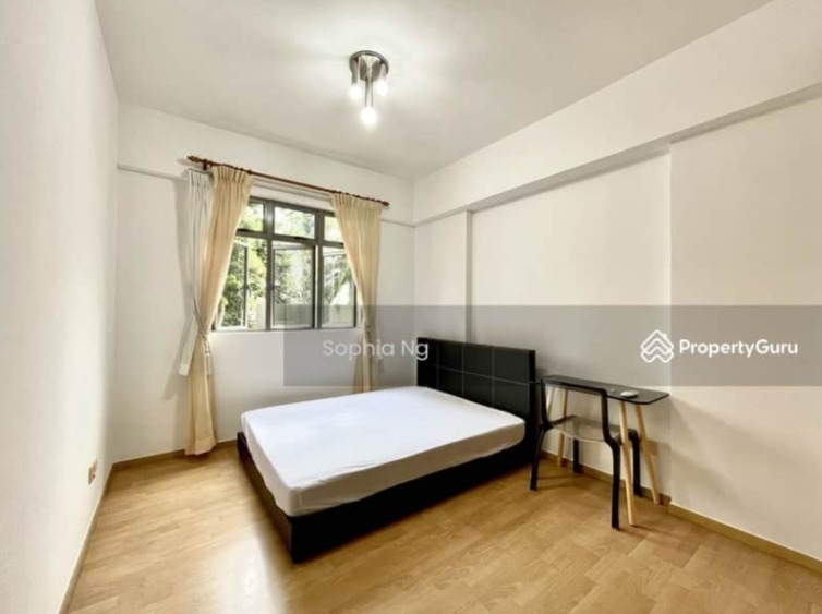 Master bedroom at The Florida, No owner, free wifi and utility, fully