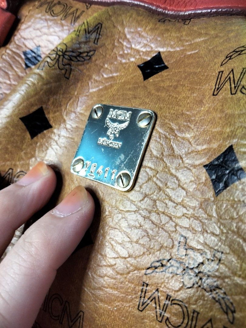 Mcm bag serial number m1976 outlet