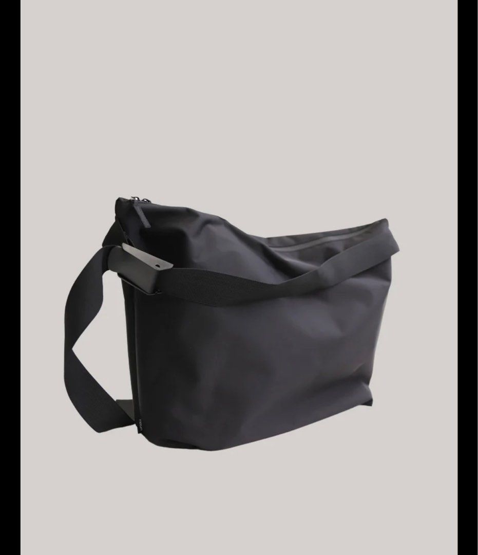 Meltum Nylon Messenger Bag, 名牌, 手袋及銀包- Carousell