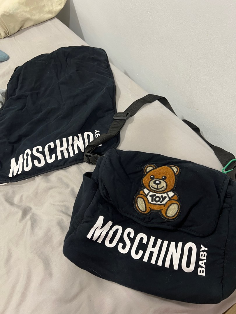 Moschino diaper hotsell bag black