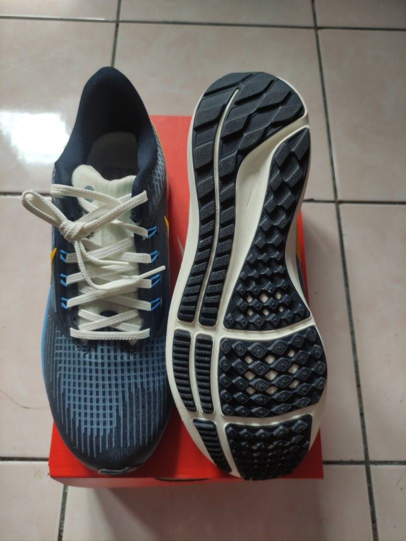 Nike Air Zoom Pegasus 39 Premium (Category: Sneakers) located in Manila. Submitted by mr.quicky (Listing ID 1259625659, Image 2). Description: Pegasus premium limited color Brand new with box Size US 8 only Below Srp Legit Good for gym or running.