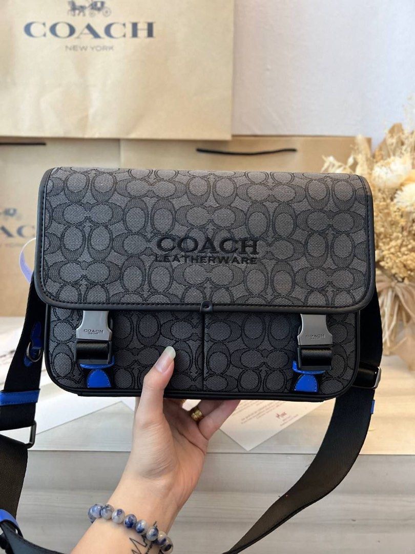 Coach men's messenger 2025 bag outlet
