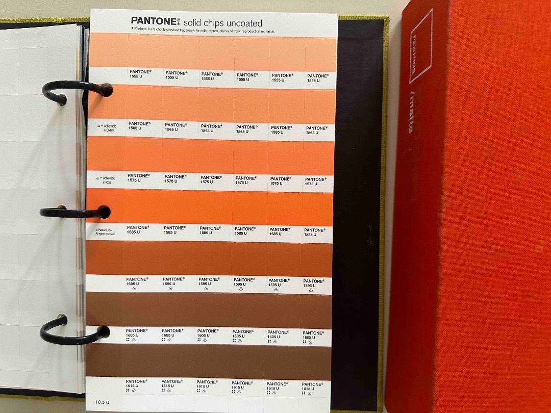 PANTONE solid chips (Coated+Uncoated+Matte), 興趣及遊戲, 手作＆自家設計, 工藝用品及工具 ...