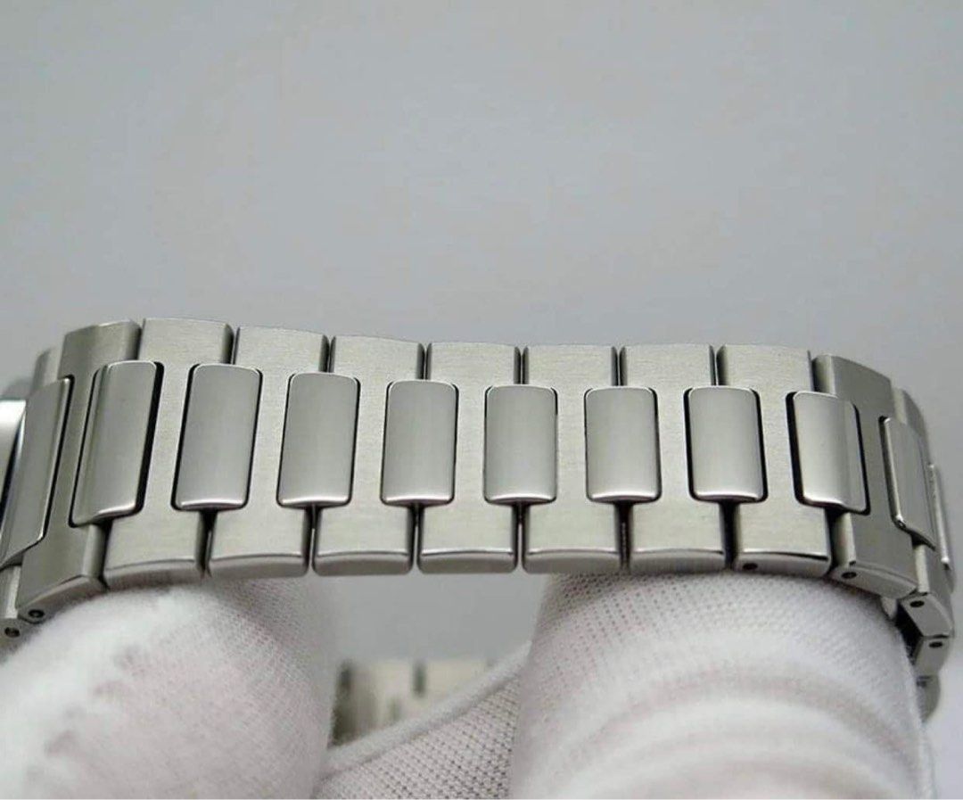Patek Philippe 7118 (Category: Luxury Watches) located in Manila. Submitted by donijosemiguel (Listing ID 1259766859, Image 3). Description: Patek Philippe 7118/1A-001 2023 Model 35mm, perfect ladies’ watch. The subtle luxury. Complete set Local AD.