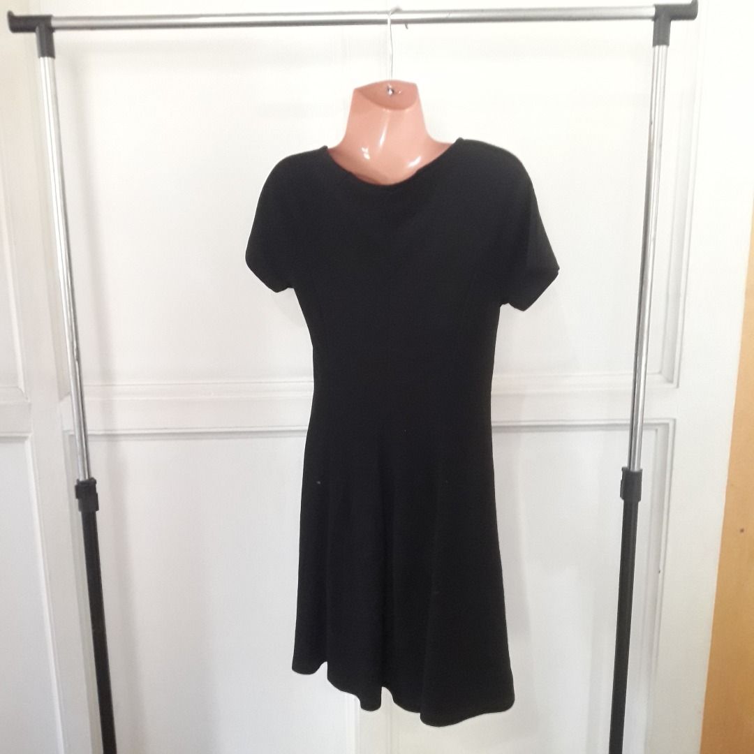 Preloved Forever 21 black basic cocktail knee length dress