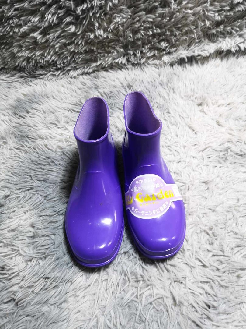 Purple rubber boots top
