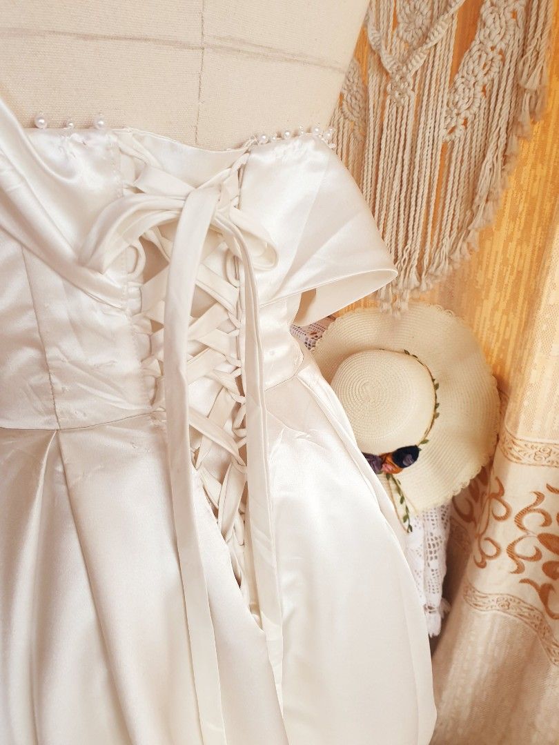 Bridal Off-shoulder Retro Large Trailing Satin Main Wedding Dress