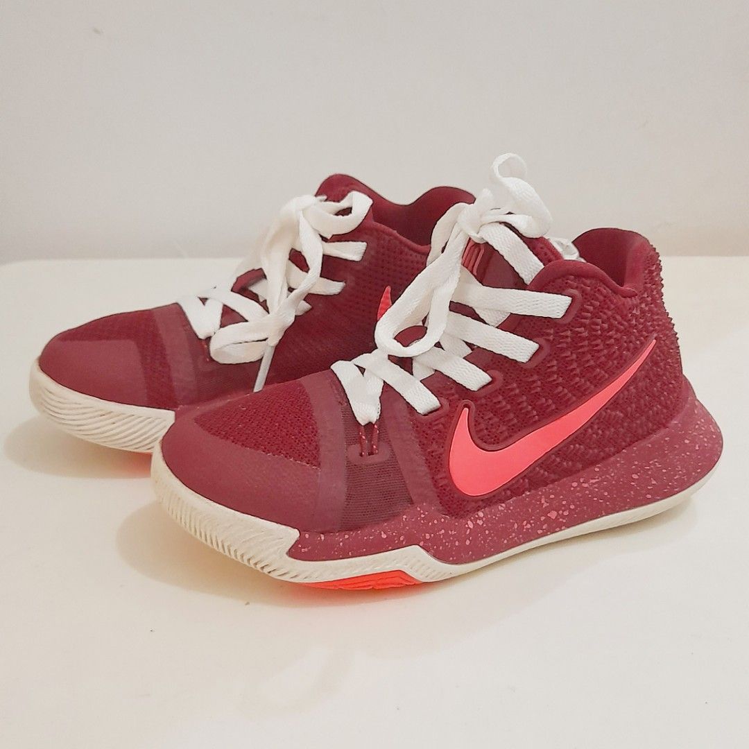 Sepatu kyrie 3 hotsell