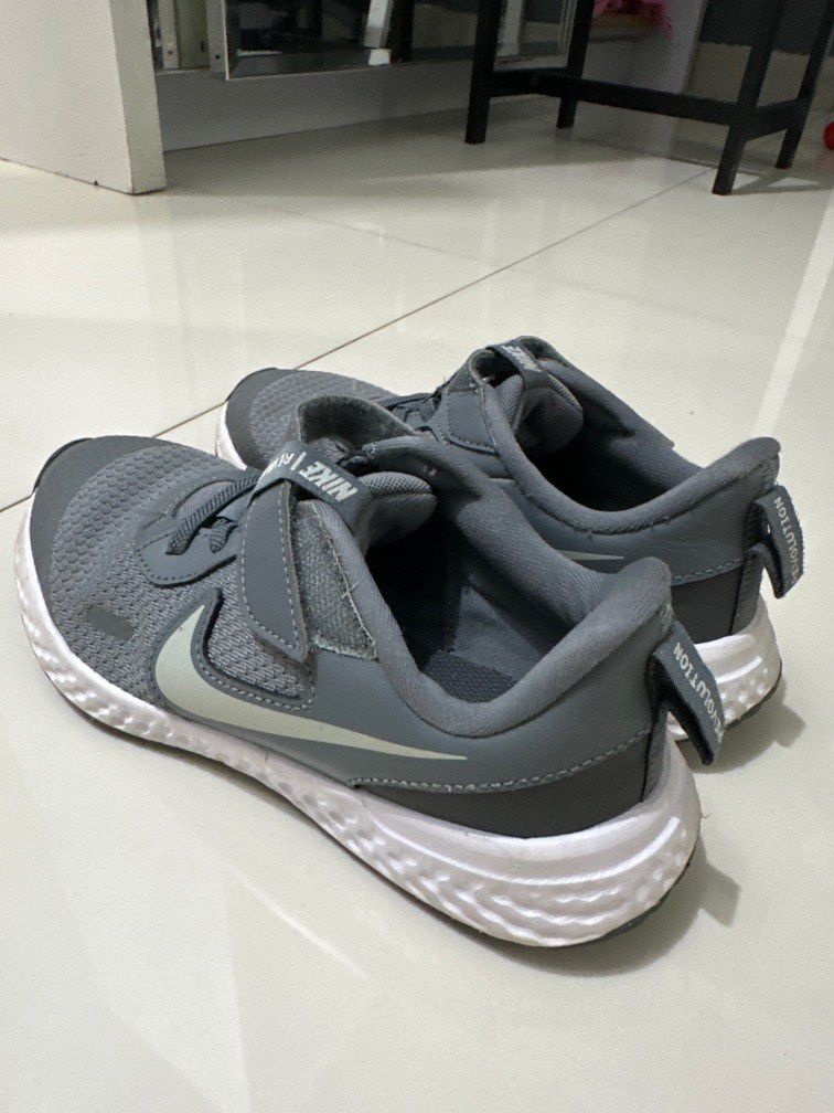 Sepatu nike apparel cheap
