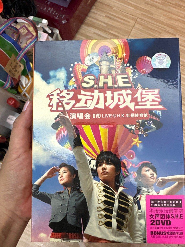 S.H.E 移動城堡DVD 演唱會, 興趣及遊戲, 書本& 文具, 雜誌及其他