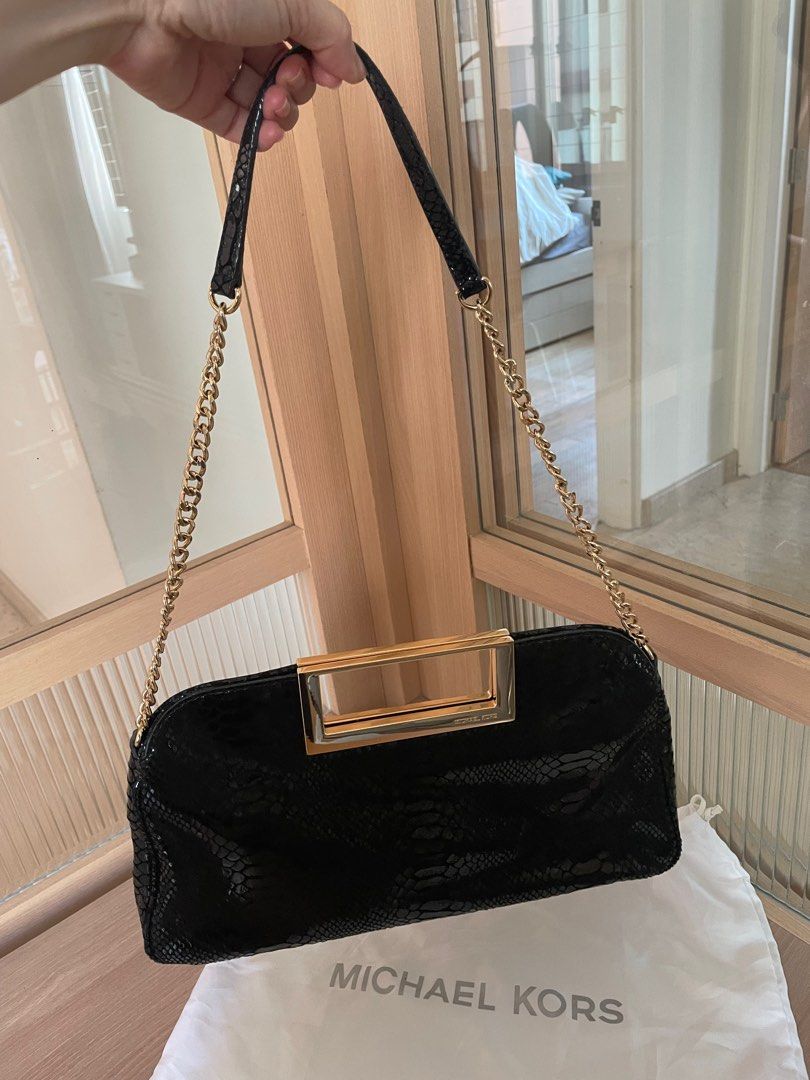 Shoulder bag (Category: Clutches) located in Singapore. Submitted by shiney (Listing ID 1259624924, Image 2). Description: .