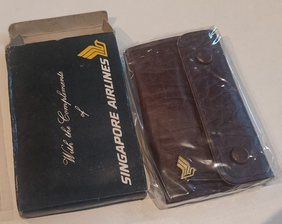 Singapore Airlines Kenzo Carven cobranded leather key and card holder