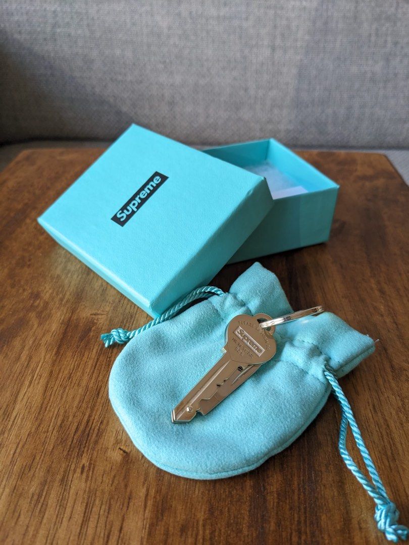 Supreme Tiffany & Co Heart Knife Key Ring, 名牌, 飾物及配件- Carousell