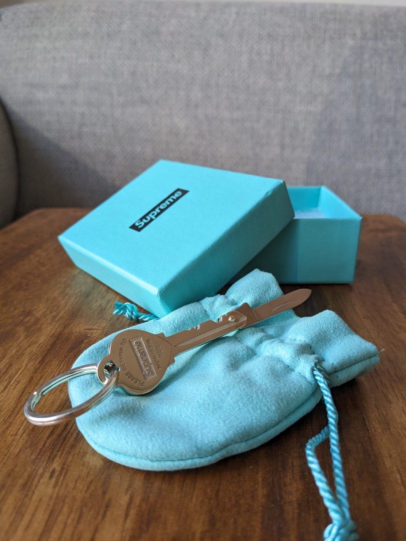 Supreme Tiffany & Co Heart Knife Key Ring, 名牌, 飾物及配件- Carousell