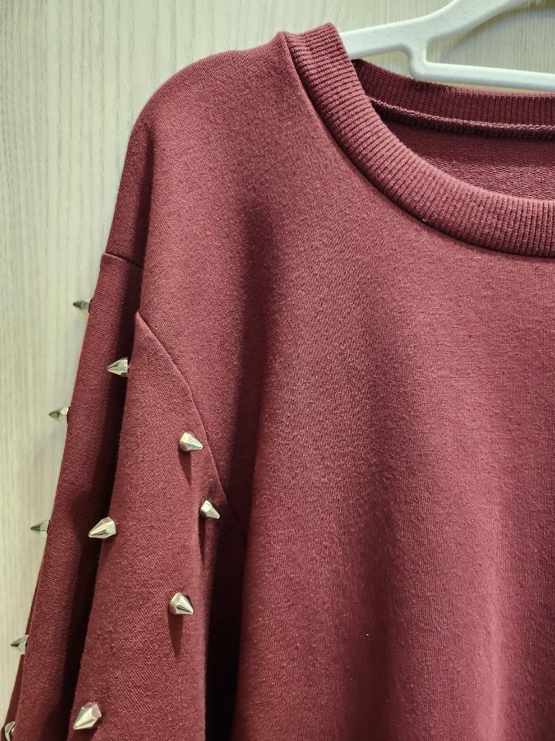 Maroon and gold sweater store