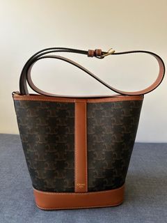 CELINE Triomphe SMALL BUCKET CUIR TRIOMPHE in Smooth Calfskin  (113783DU3.07LG)【2023】