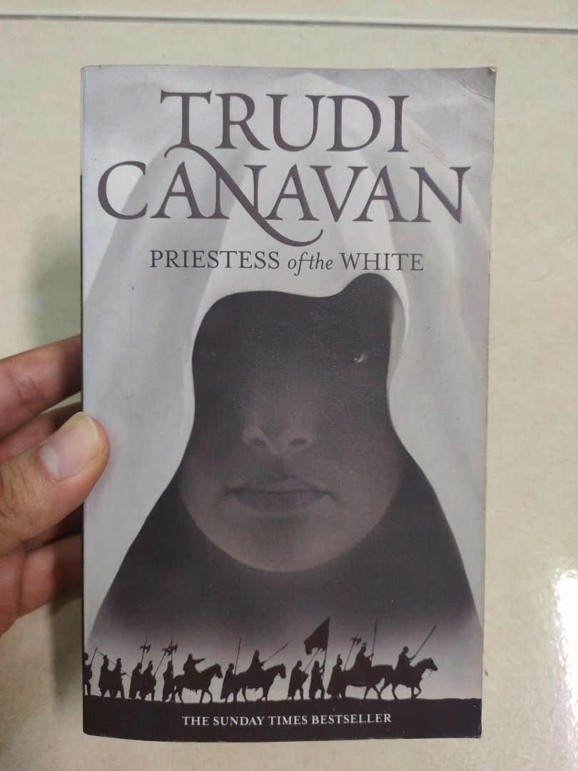 Used Priestess of the White (Age of the Five #1) by Trudi Canavan