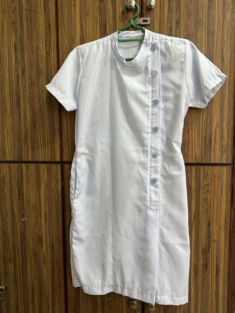 UST MedTech Uniform, Looking For on Carousell