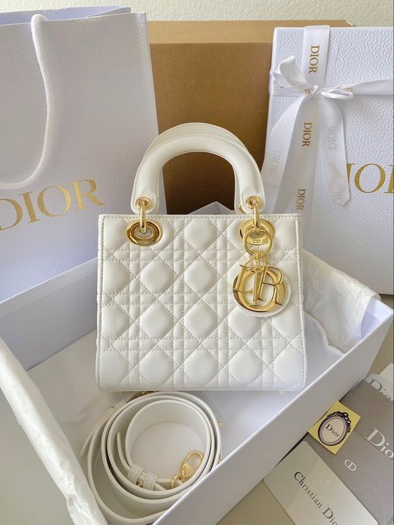 White Lady dior Japan Preloved (Category: Luxury Bags & Wallets) located in Caloocan City. Submitted by noblekrist17970 (Listing ID 1259738016, Image 2). Description: 🇯🇵 Japan Surplus 🇯🇵 Genuine Specs 🇯🇵 No flaws 🇯🇵 QUALITY GUARANTEED .