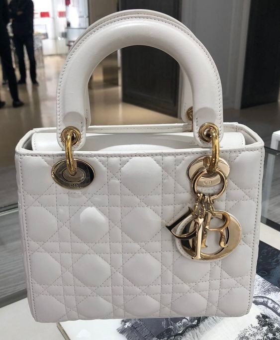 White Lady dior Japan Preloved (Category: Luxury Bags & Wallets) located in Caloocan City. Submitted by noblekrist17970 (Listing ID 1259738016, Image 3). Description: 🇯🇵 Japan Surplus 🇯🇵 Genuine Specs 🇯🇵 No flaws 🇯🇵 QUALITY GUARANTEED .