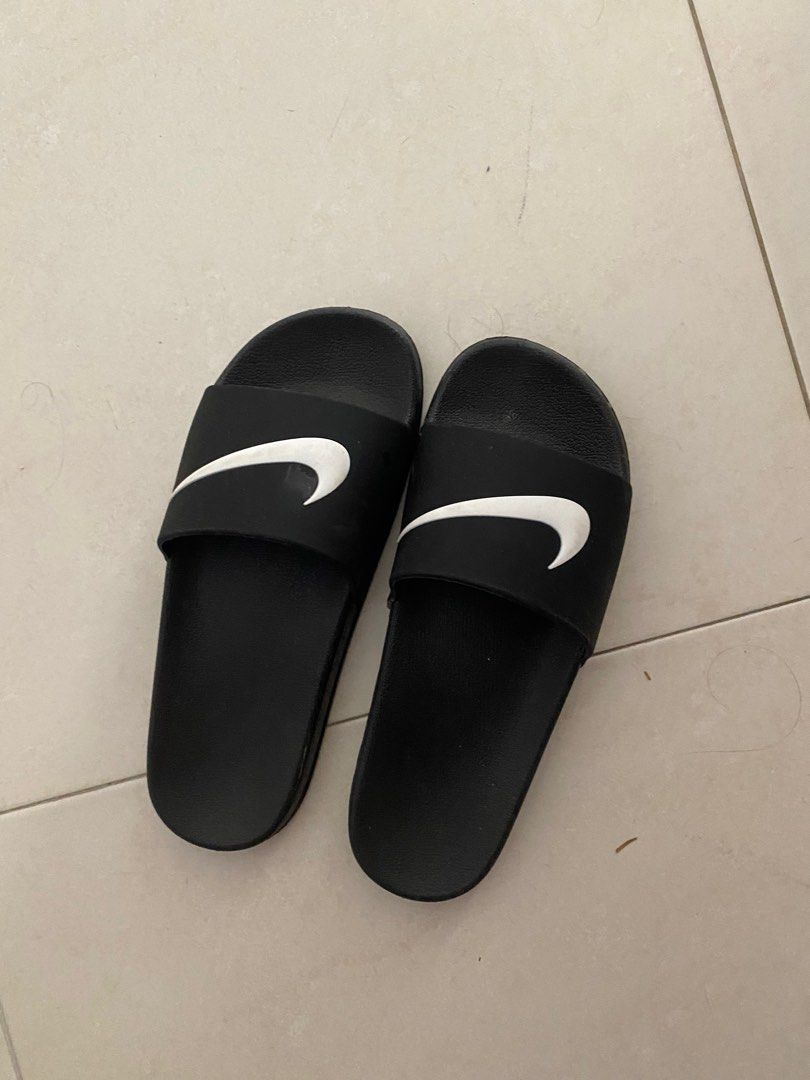 Black on sale nike sliders
