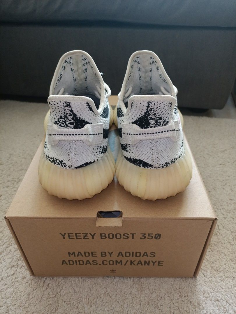 Yeezy Boost 350 V2 Zebra