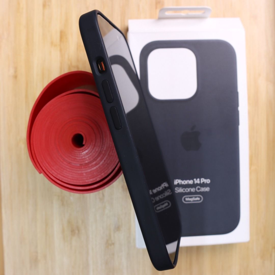 iPhone 14 Silicone Case with MagSafe - Midnight