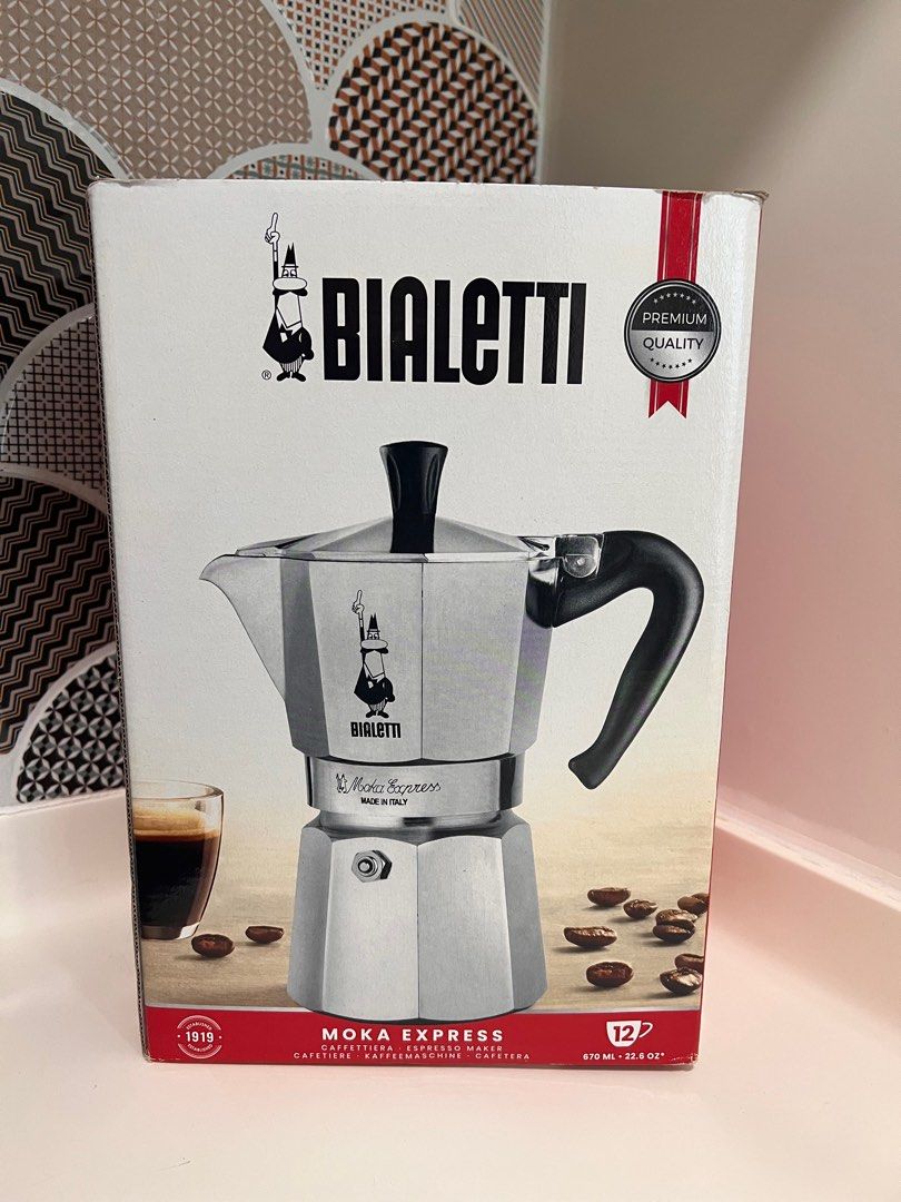 Bialetti - Moka Express: Iconic Stovetop Espresso Maker, Makes Real Italian  Coffee, Moka Pot 12 Cups (22 Oz - 670 Ml), Aluminium, Silver