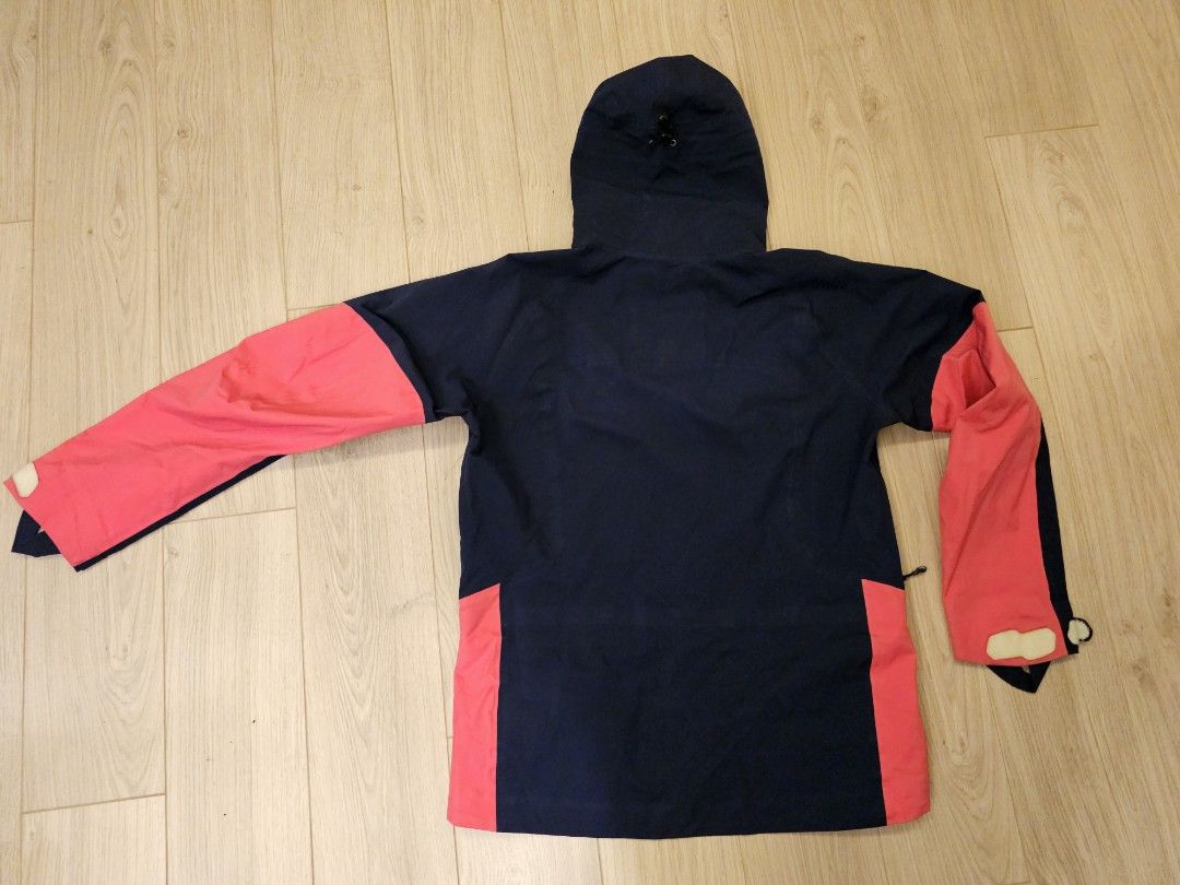 Burton Ak 457 Guide snowboard jacket, 男裝, 外套及戶外衣服- Carousell