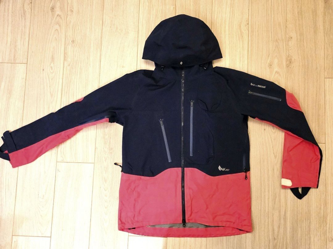 Burton Ak 457 Guide snowboard jacket, 男裝, 外套及戶外衣服- Carousell