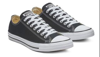 All black sale athletic shoes