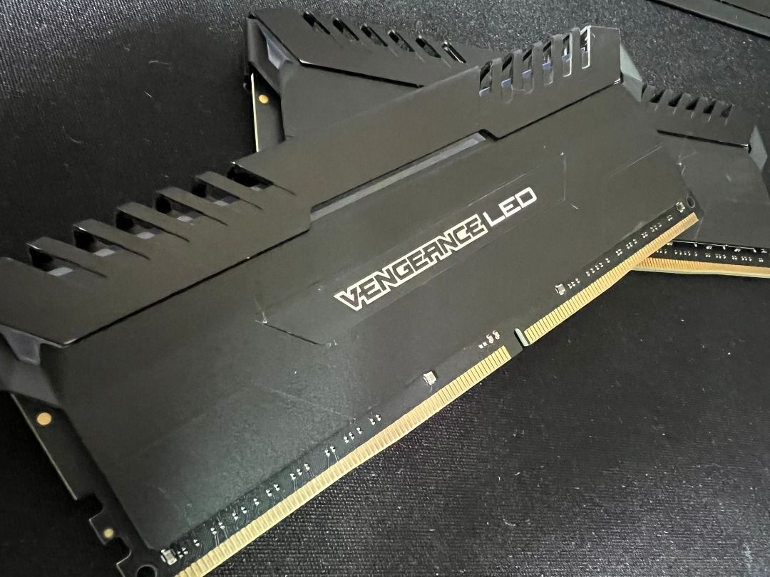 Corsair DDR4 Vengenace Led CMU32GX4M2C3000C15 Carousell