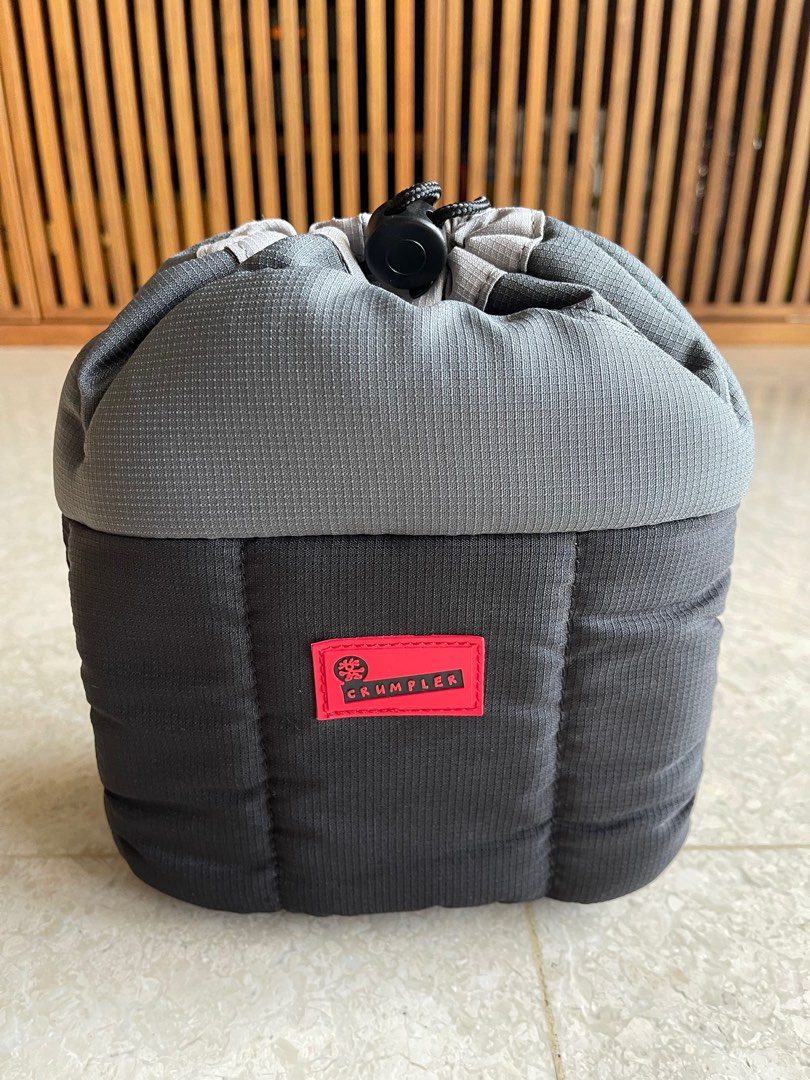 Crumpler haven top
