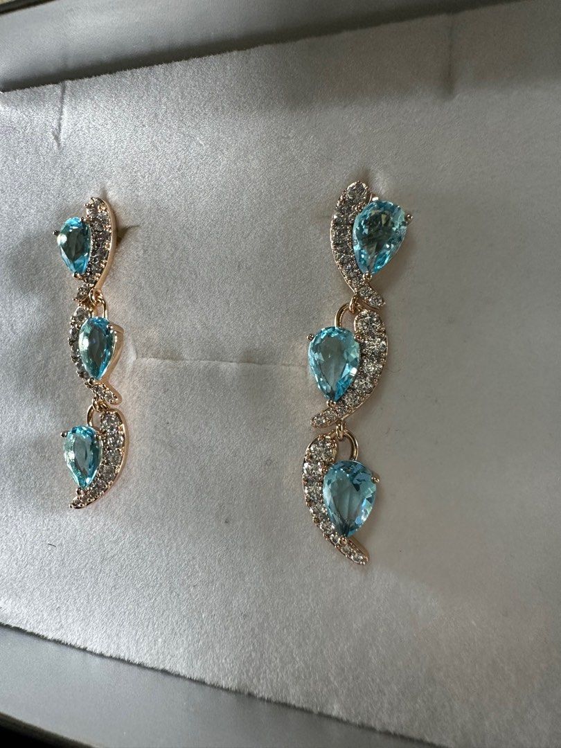 Dangling earrings (Category: Earrings) located in San Juan City. Submitted by vmdln (Listing ID 1259834464, Image 3). Description: Hypoallergenic Rosegold setting Full of stones .