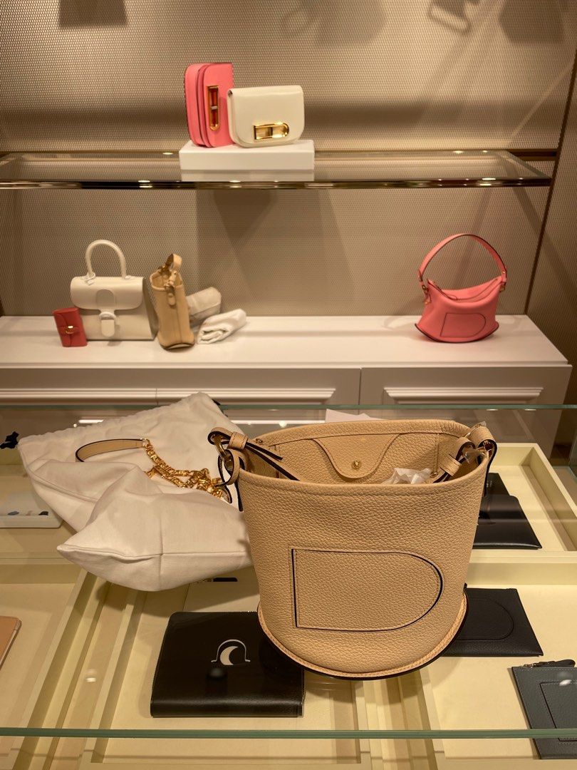 Delvaux Pin Mini Bucket in Taurillon Soft, 名牌, 手袋及銀包