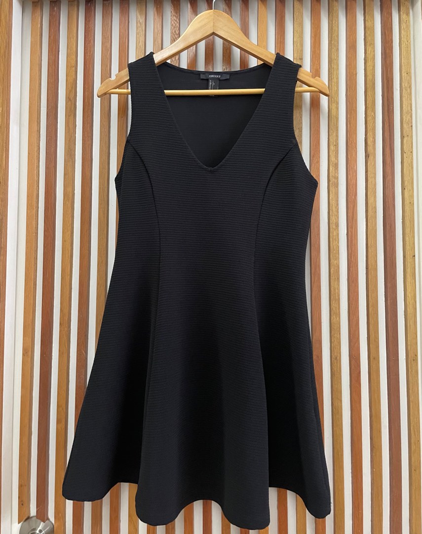 Forever 21 short black dress Large Women s Fashion Dresses