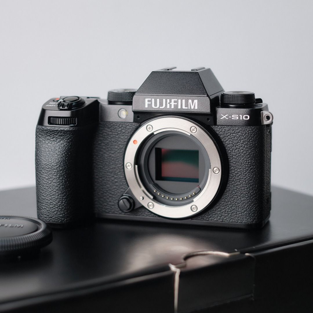 Fujifilm X-S10 (like-new, warranty, 124sc) fuji xs10 mirrorless camera ...