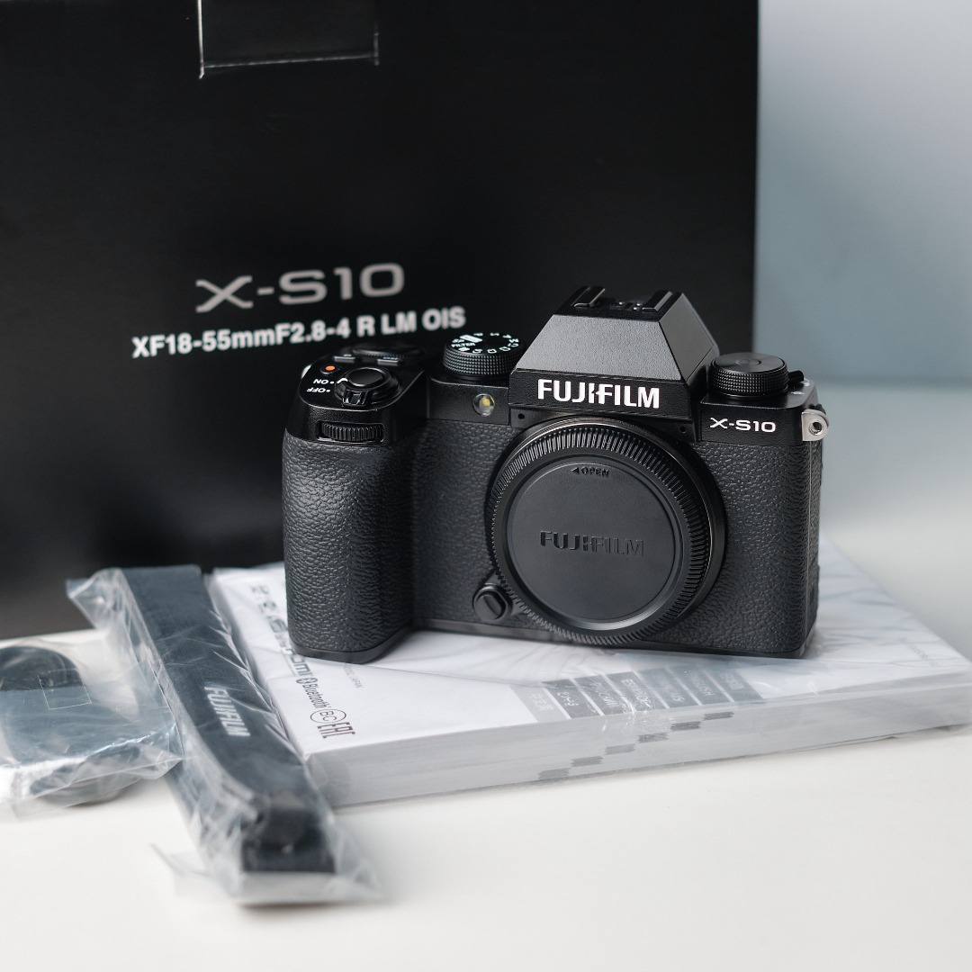 Fujifilm X-S10 (like-new, warranty, 124sc) fuji xs10 mirrorless camera ...