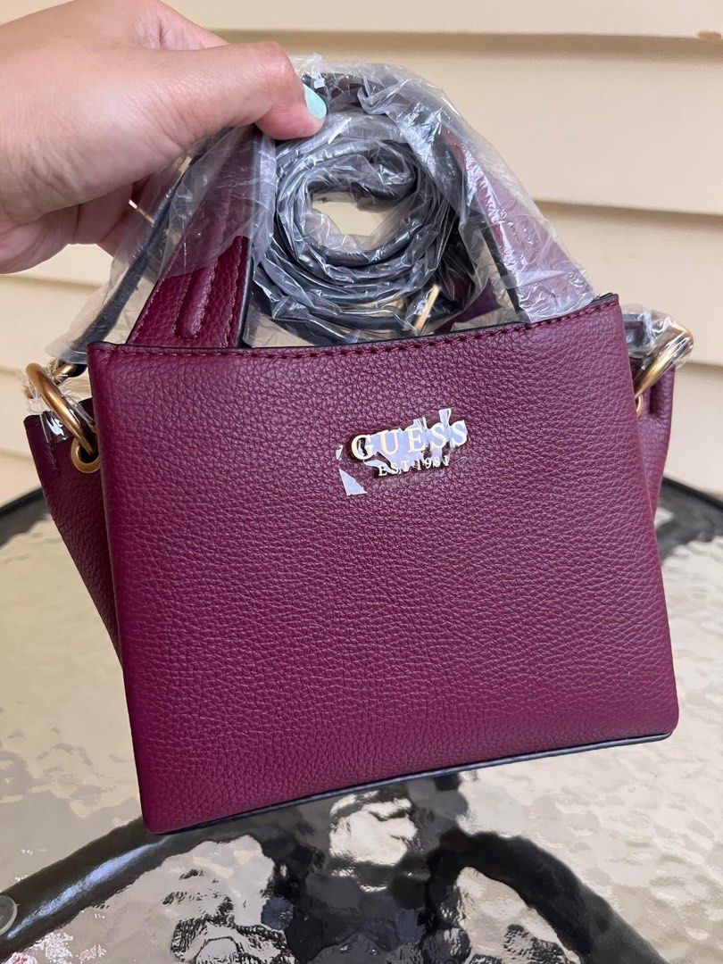 Guess store retail crossing