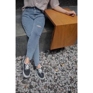 (Kategori: ) berada di . Dikirim oleh floreaa (ID iklan 1259857491, Gambar 1). Deskripsi: .