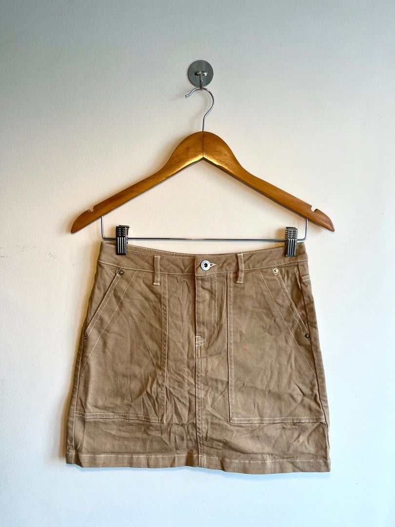 H&M Divided Khaki Skirt (Category: Skirts) located in Manila. Submitted by frftch (Listing ID 1259280750, Image 3). Description: H&M Divided Khaki Contrast Stitch Skirt with Pockets Size 2 XS 26” width 16" length more pics soon! .