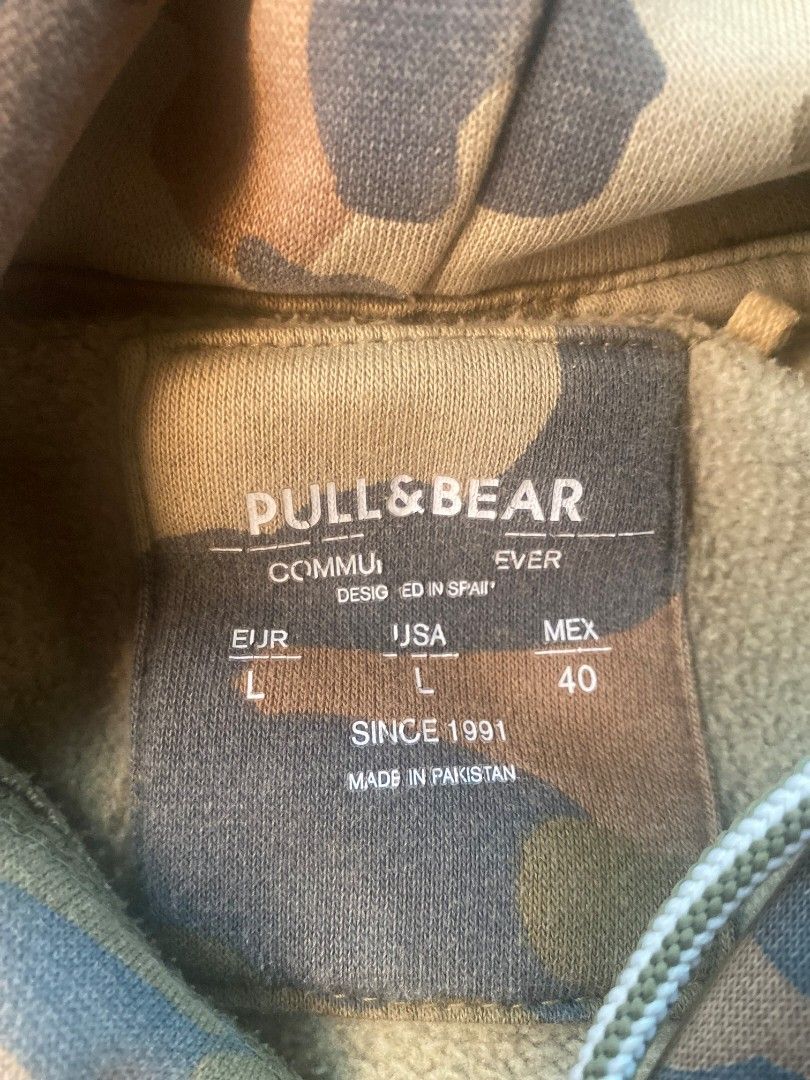 Hoodie Pull Bear Army Fesyen Pria Pakaian Lainnya di Carousell