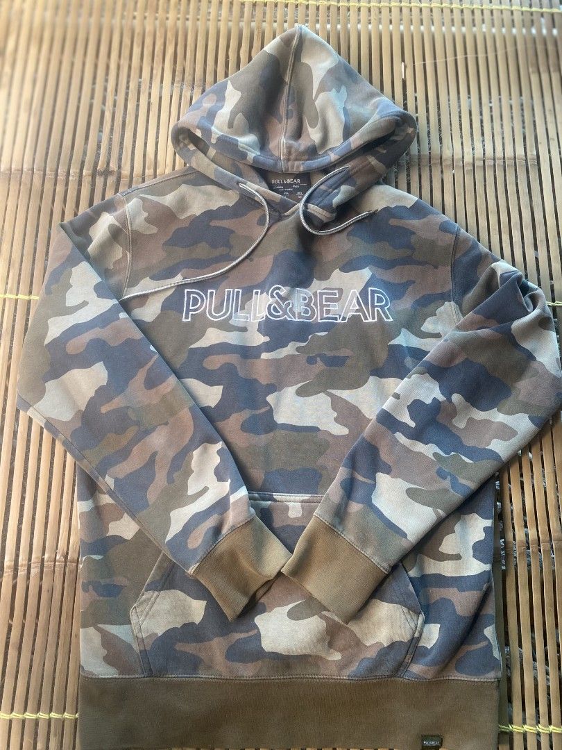 Hoodie pull and bear army hotsell